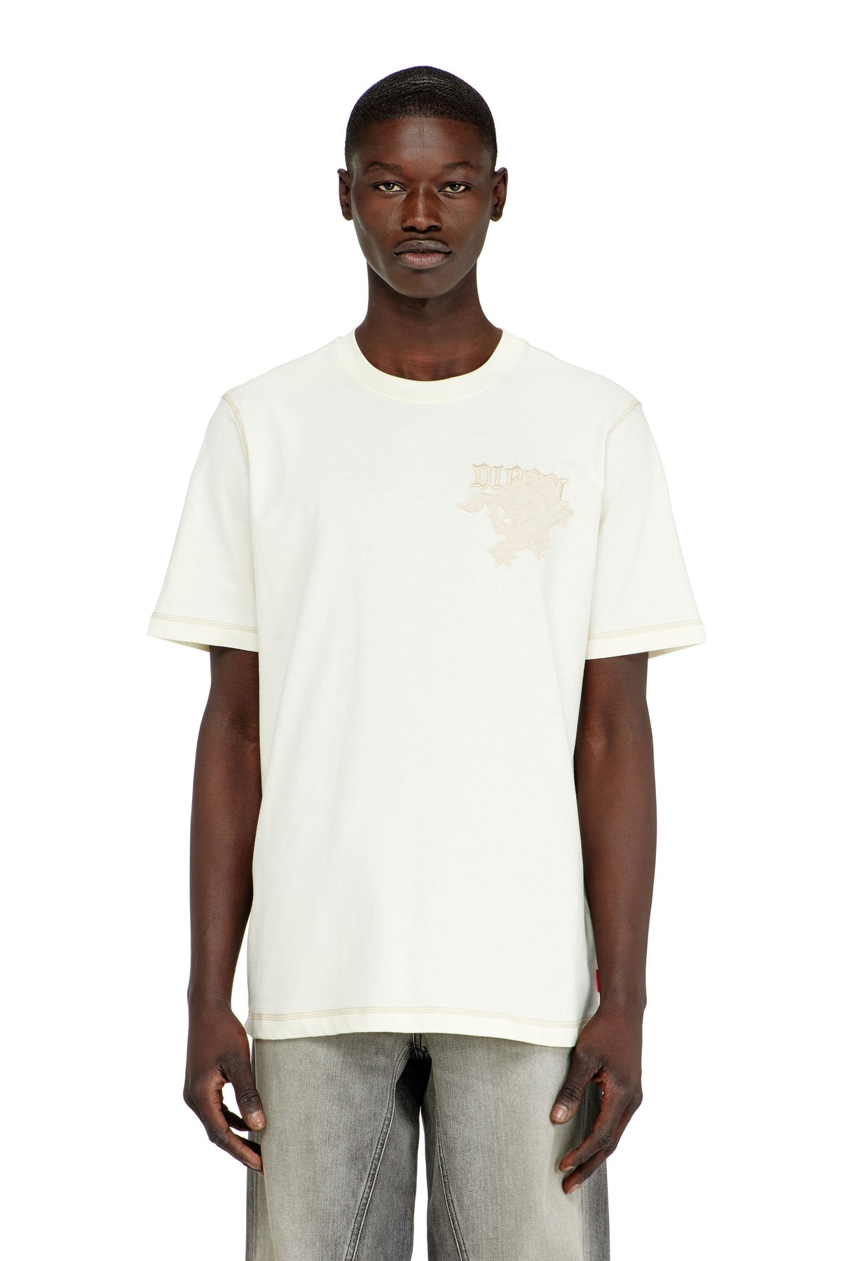 Camiseta con bordado