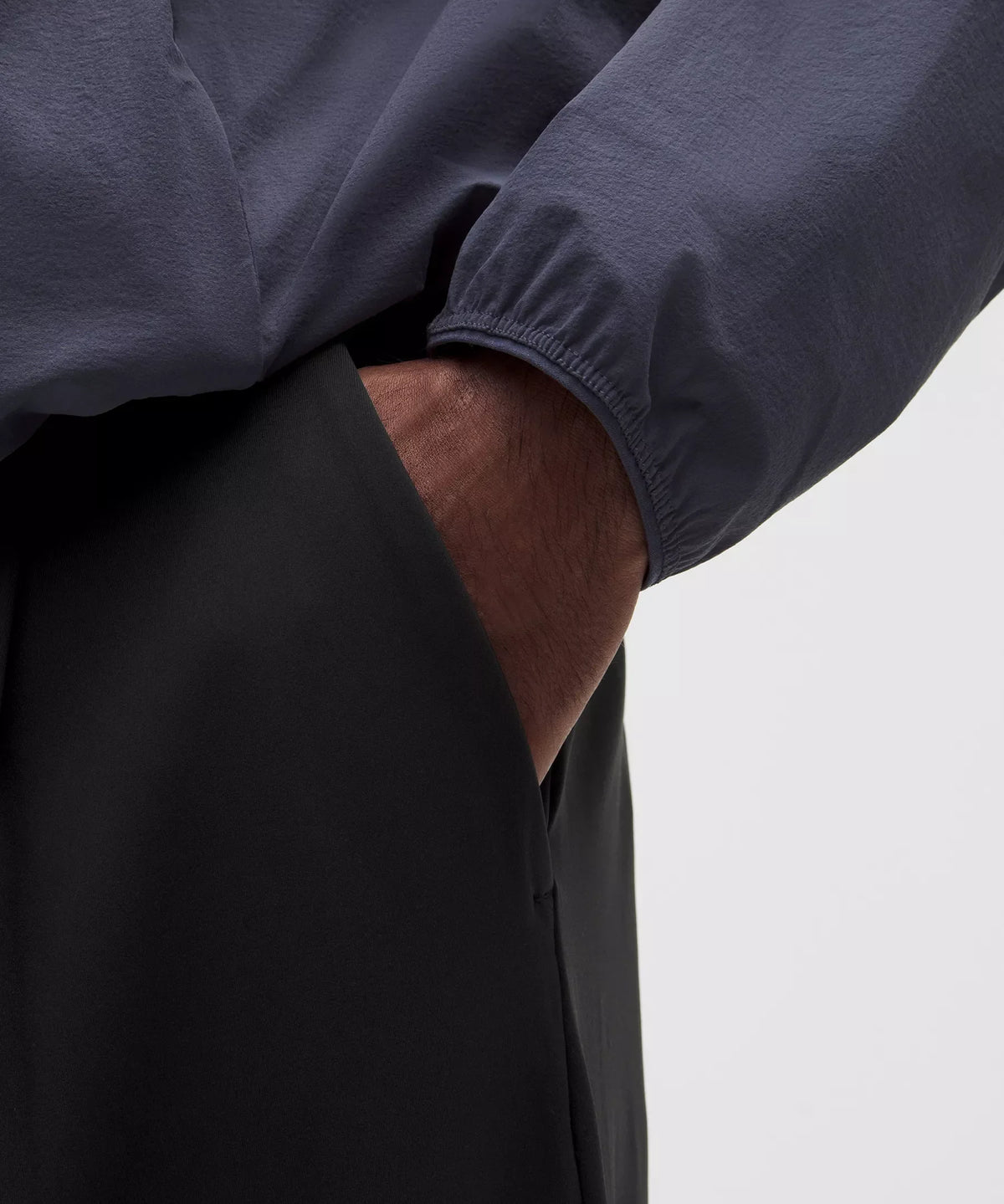 Pantalón de hombre con pliegues
