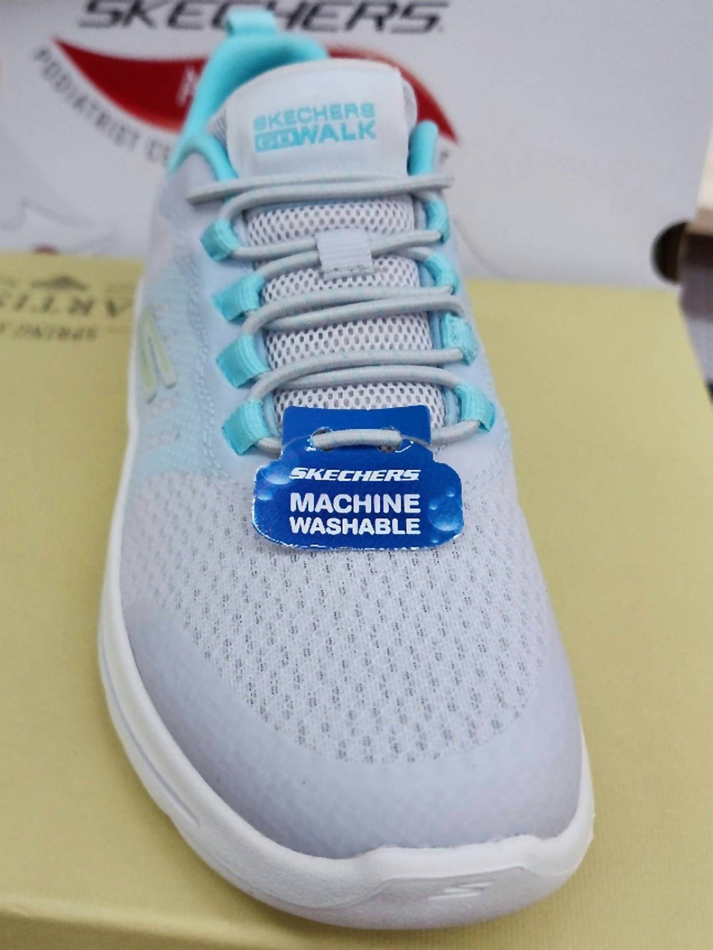 Tenis de mujer color gris