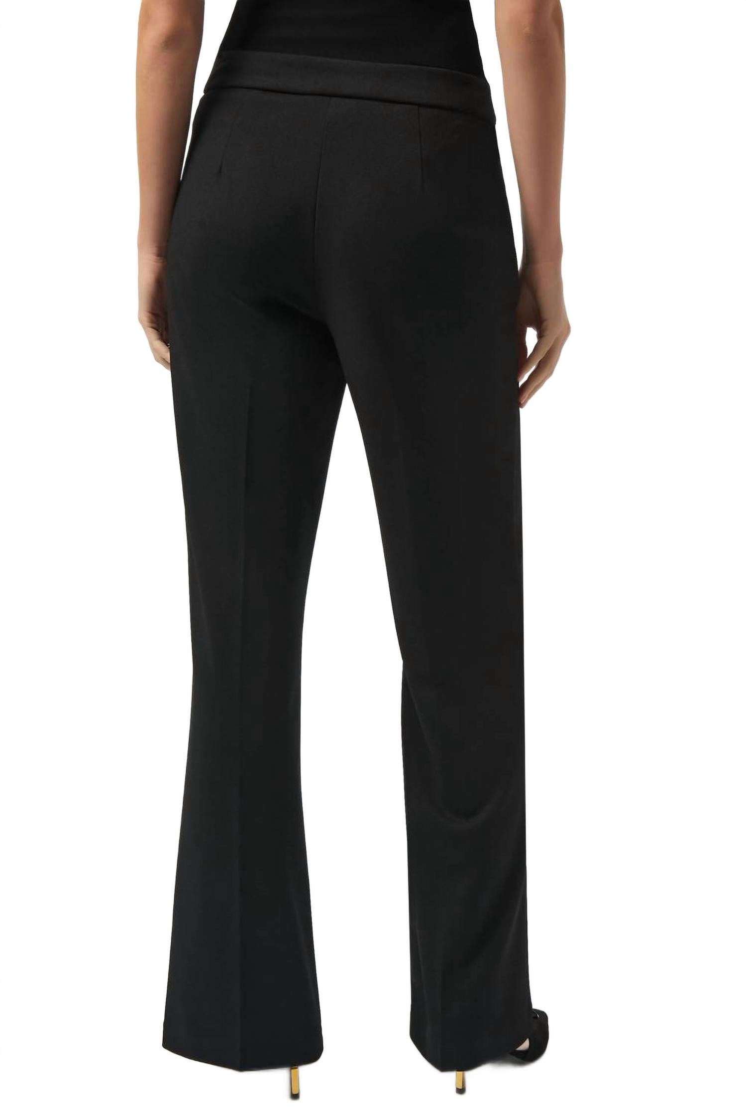 Pantalón de tiro medio color negro