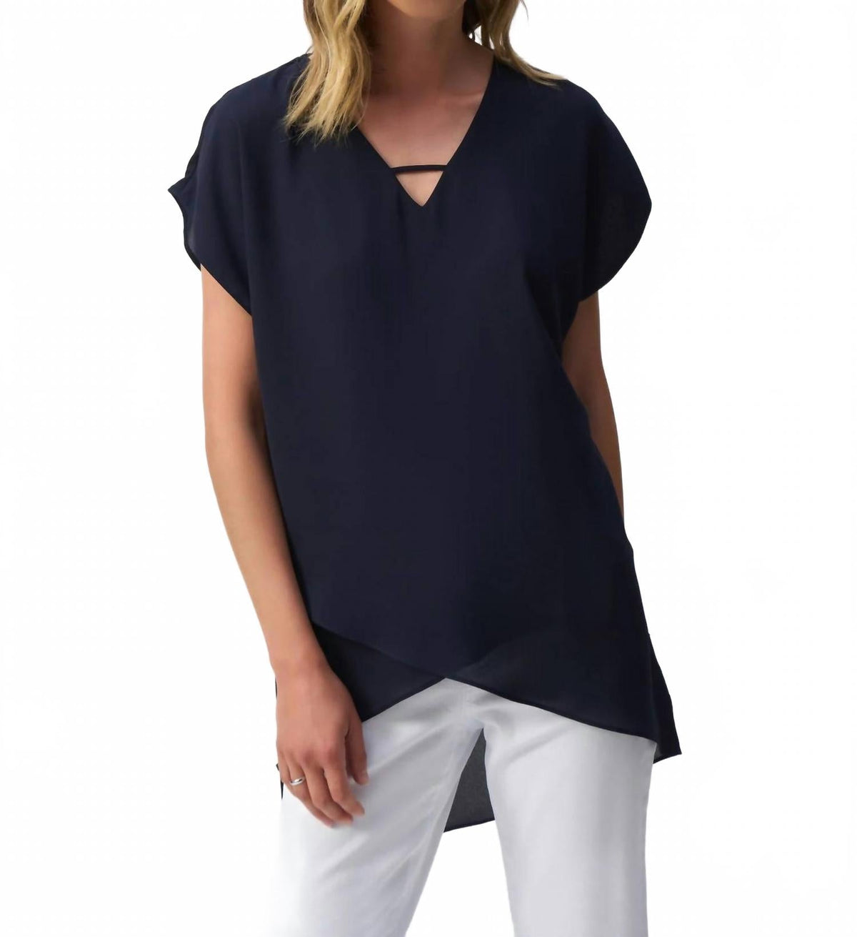 Top con cuello en V color azul