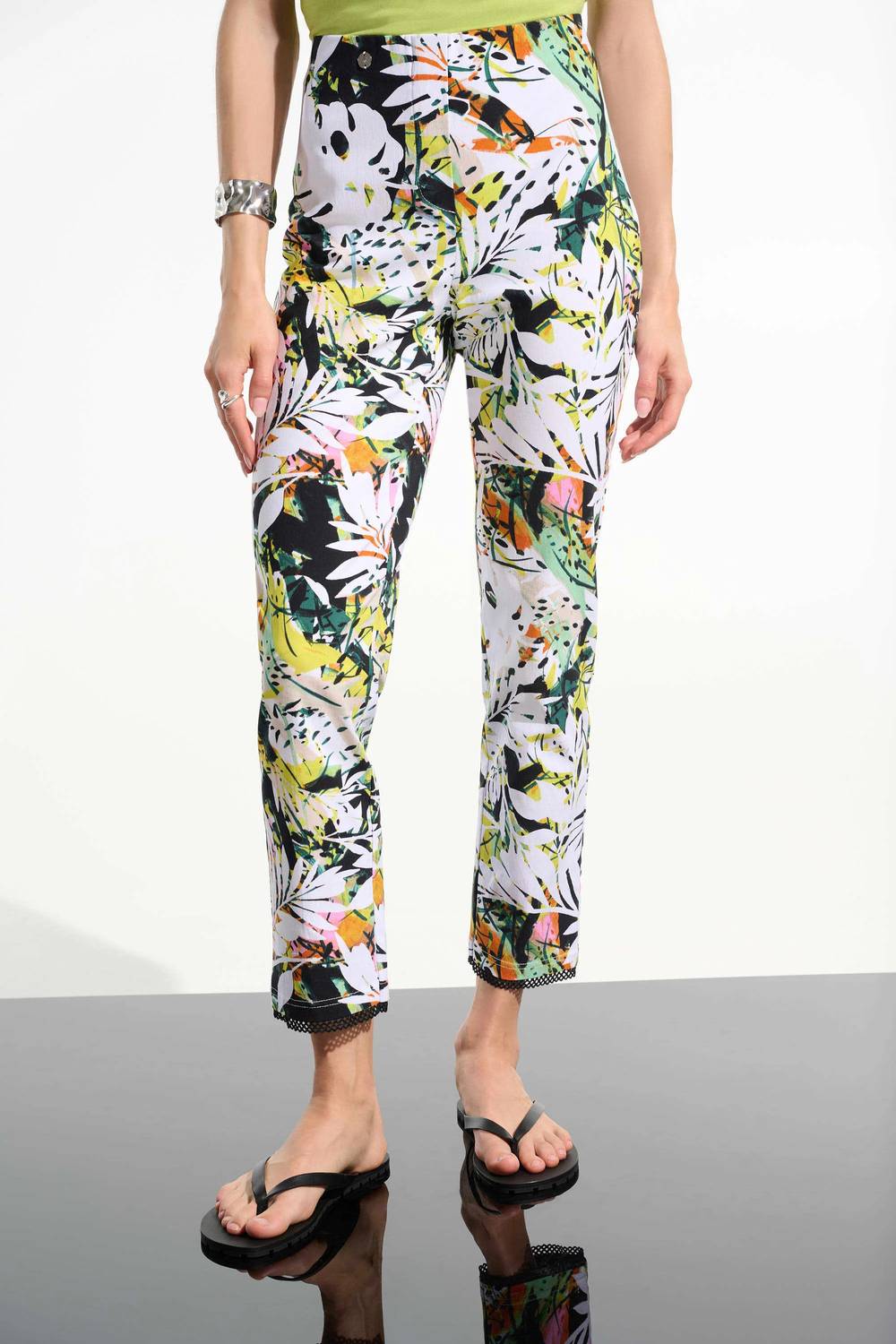 Pantalón con estampado floral