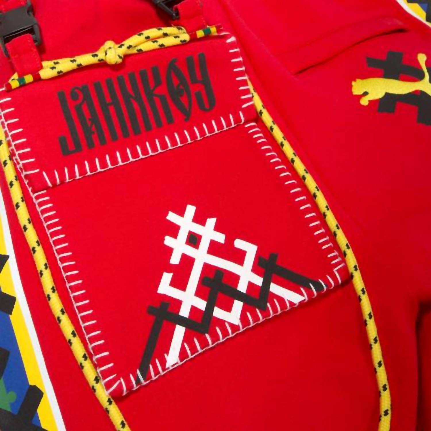 Pantalón deportivo de hombre color rojo
