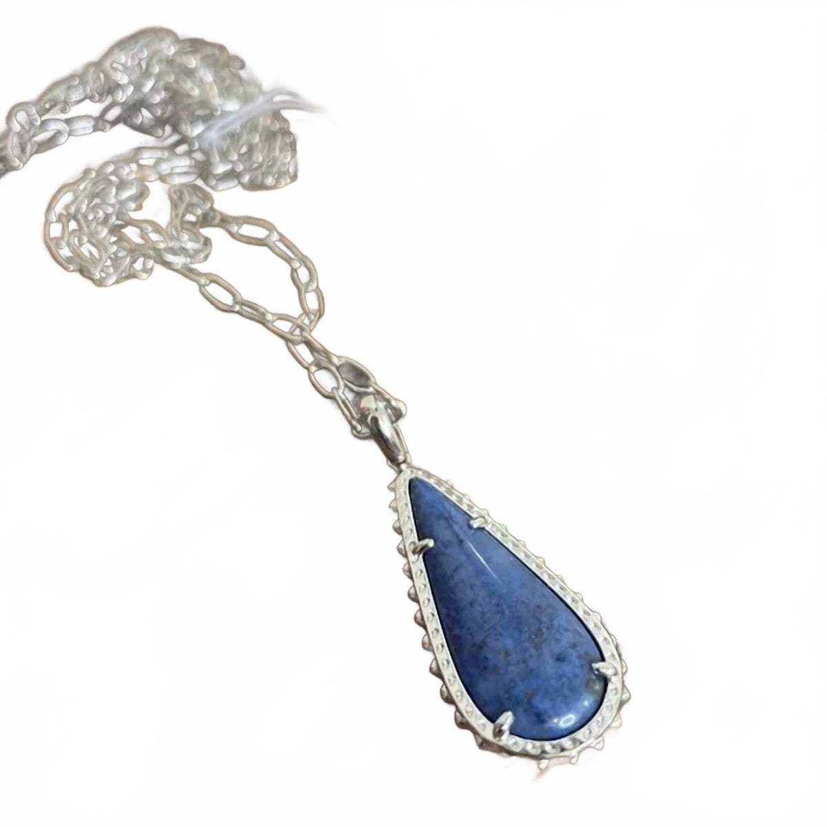 Collar de mujer color azul y plateado