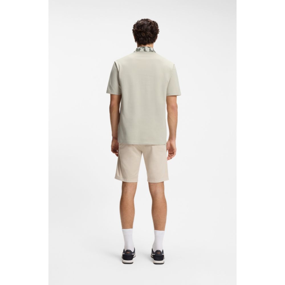 Polo de corte amplio