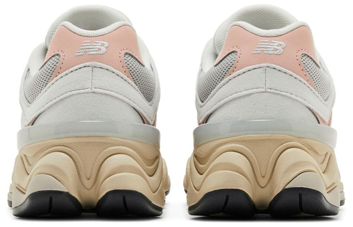 Calzado de mujer color gris y rosado