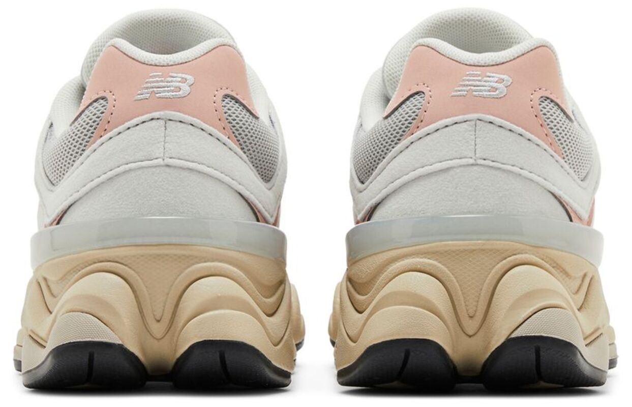 Calzado de mujer color gris y rosado