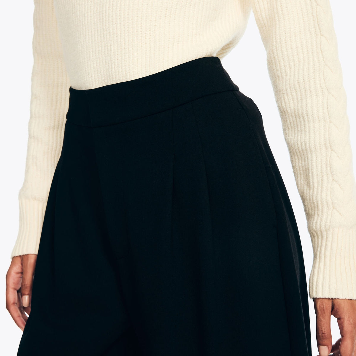 Pantalón de mujer con pliegues