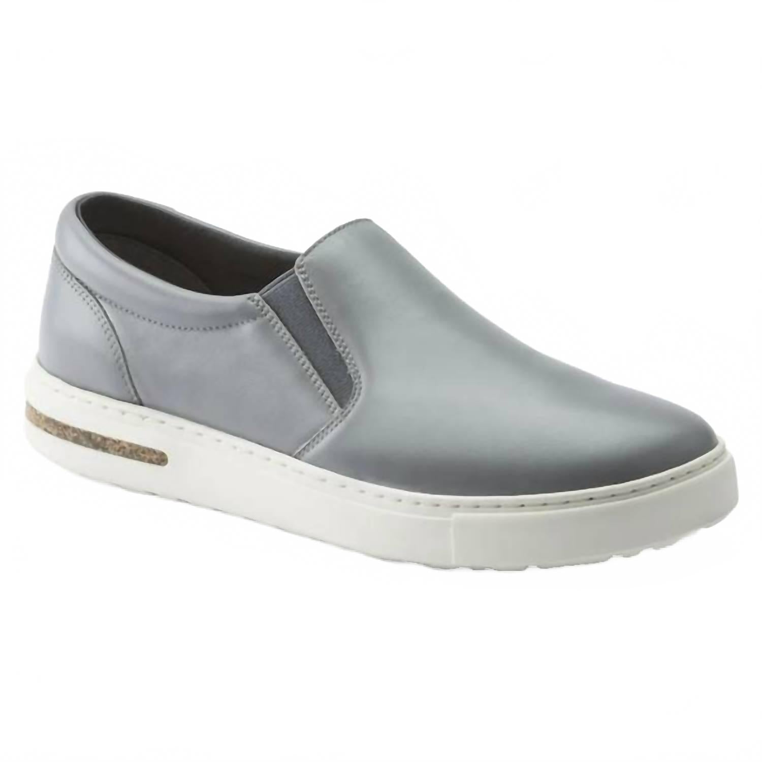 Zapatos de mujer de cuero color gris