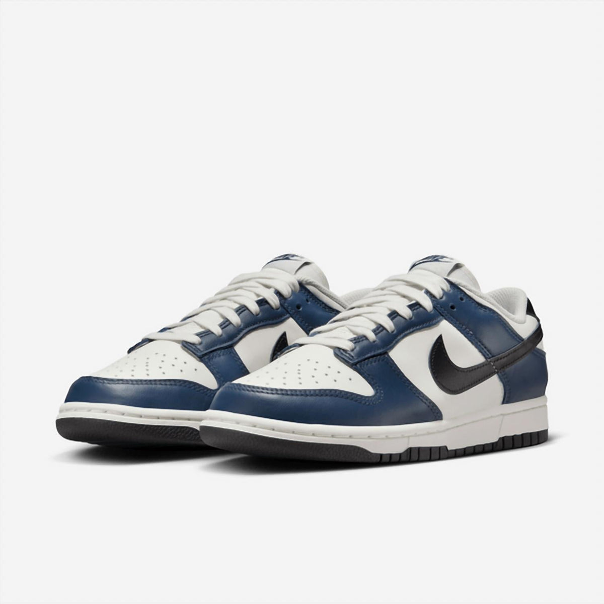 Tenis de mujer color azul marino y negro