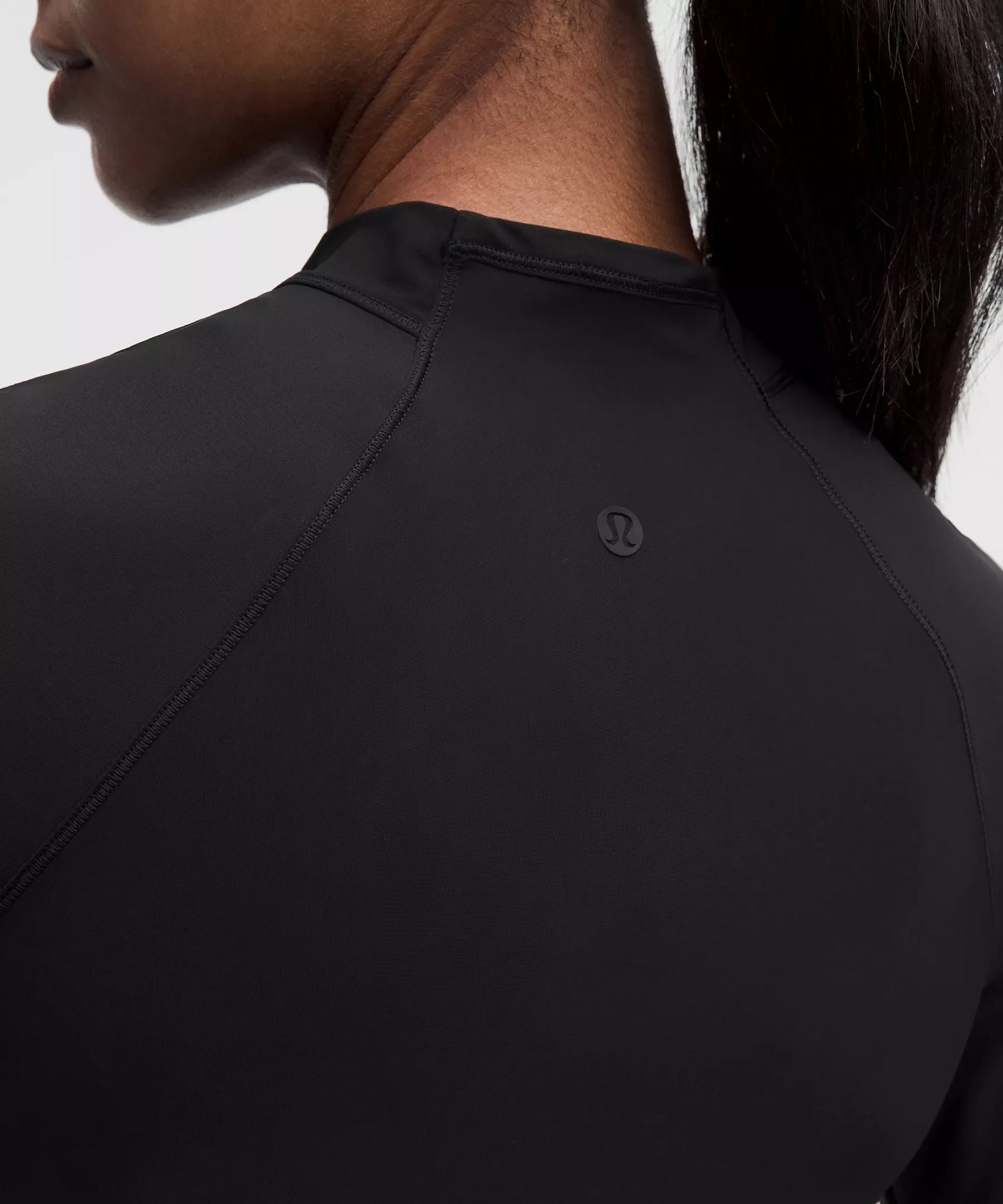 Camisa de manga corta con cuello alto