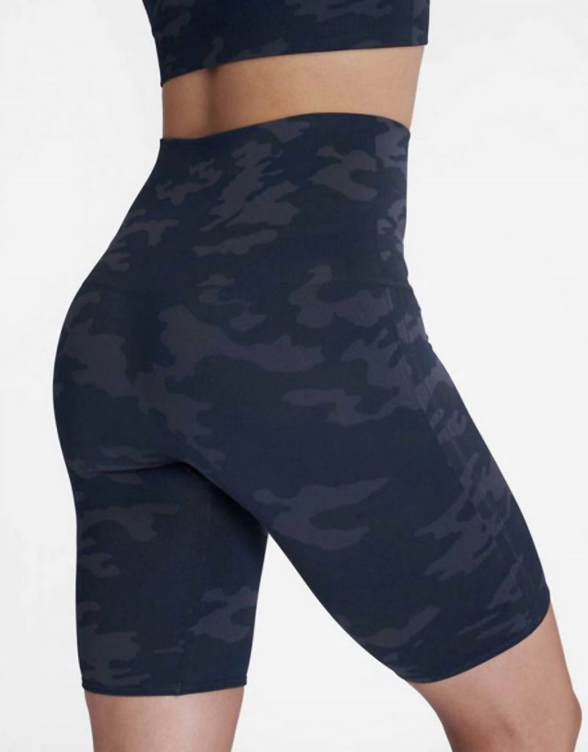 Short color negro