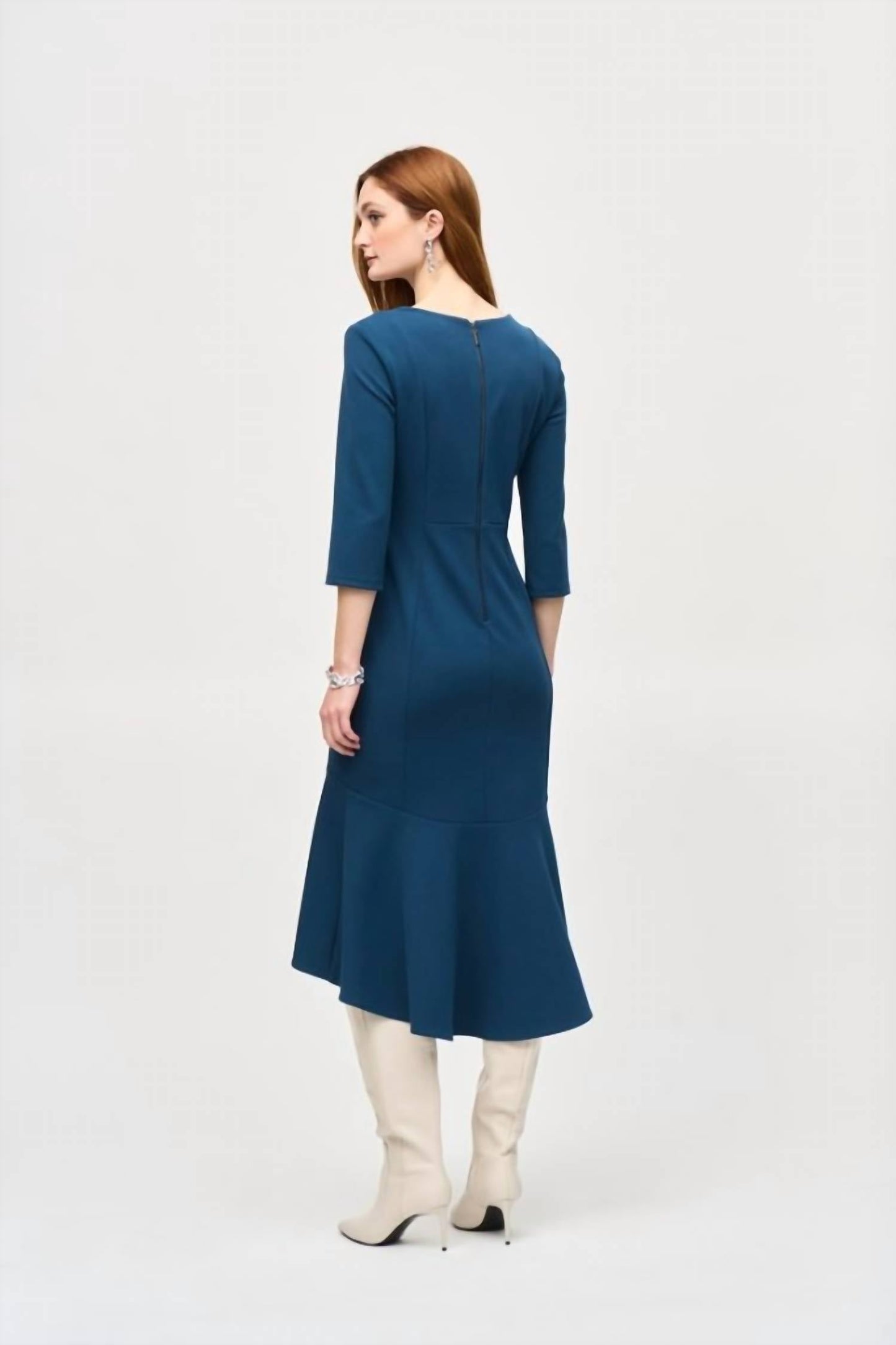 Vestido midi con cuello en V