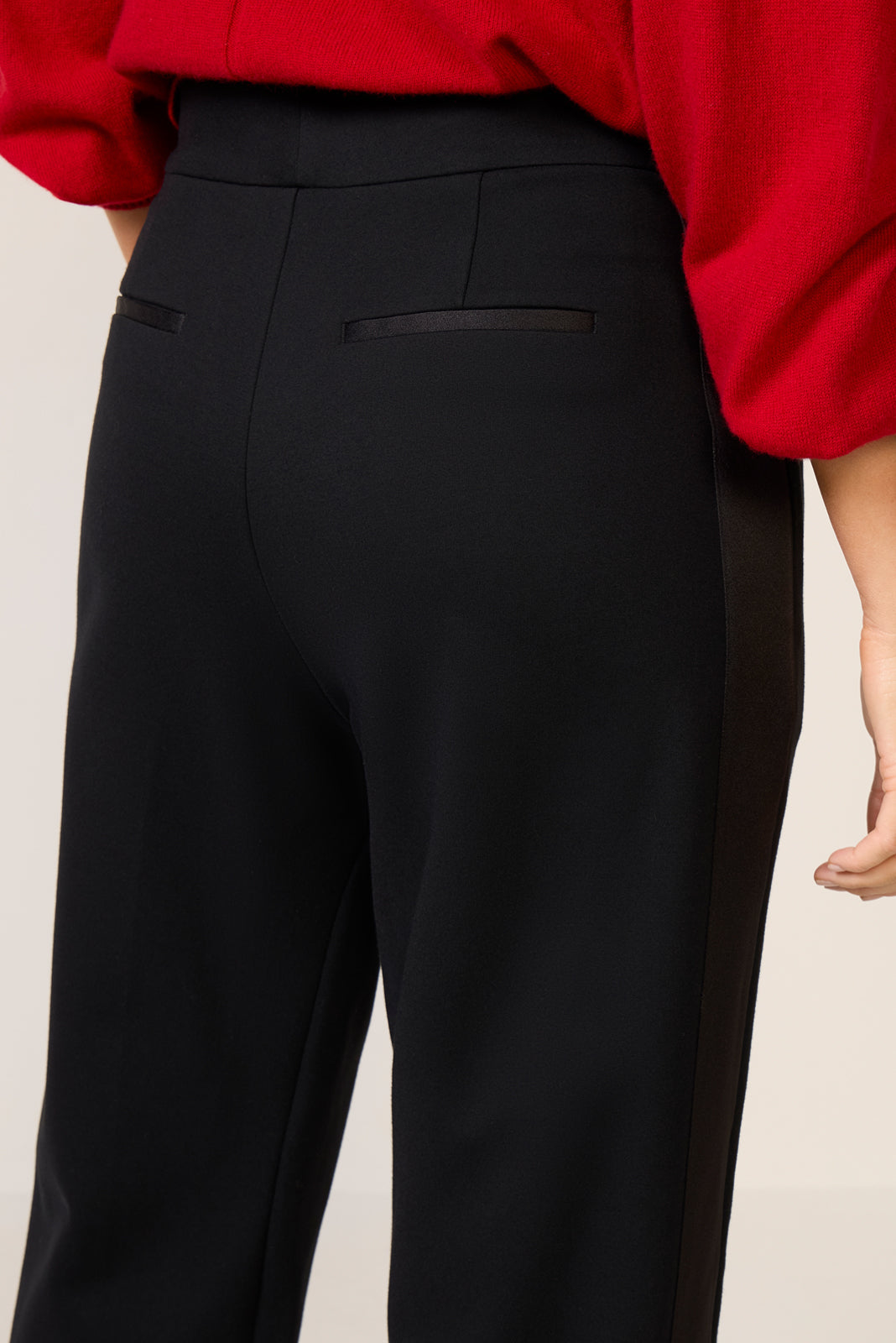 Pantalón de mujer con pliegues