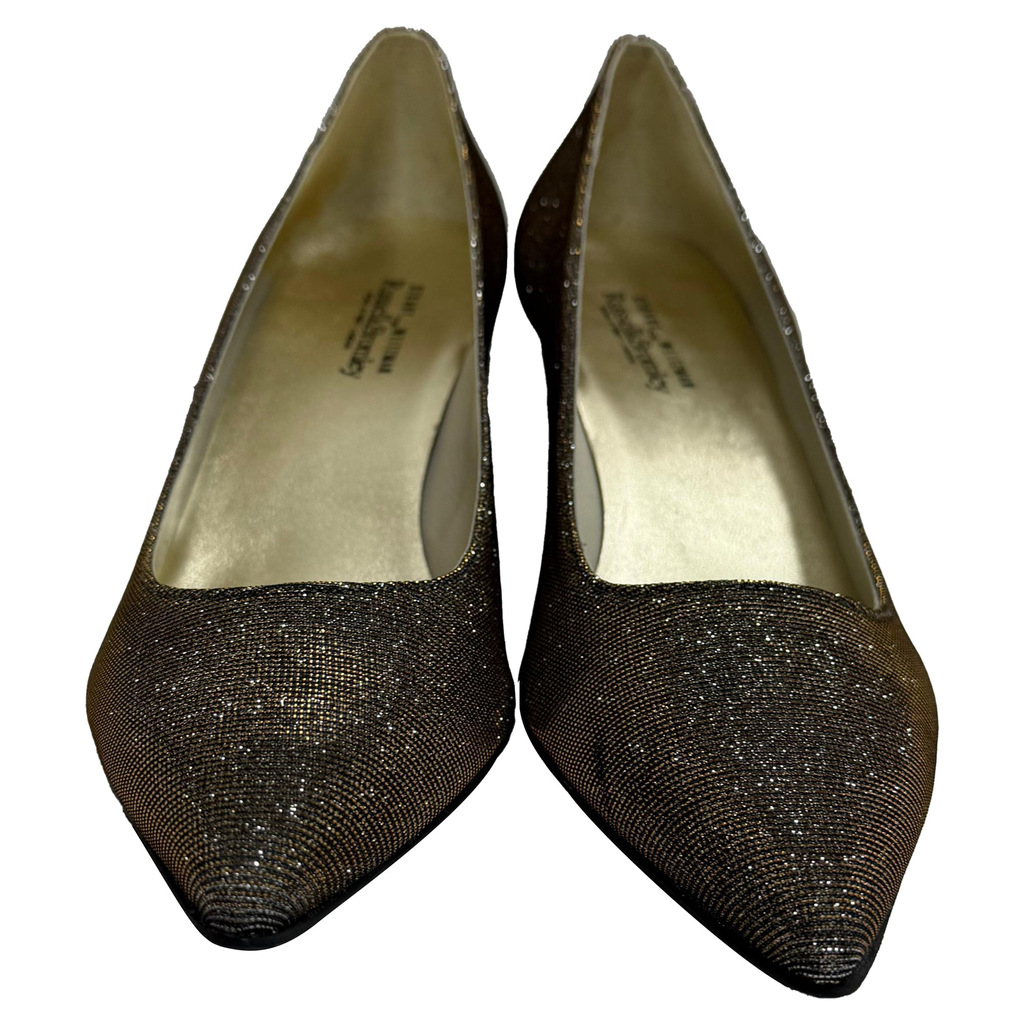 Tacones color dorado