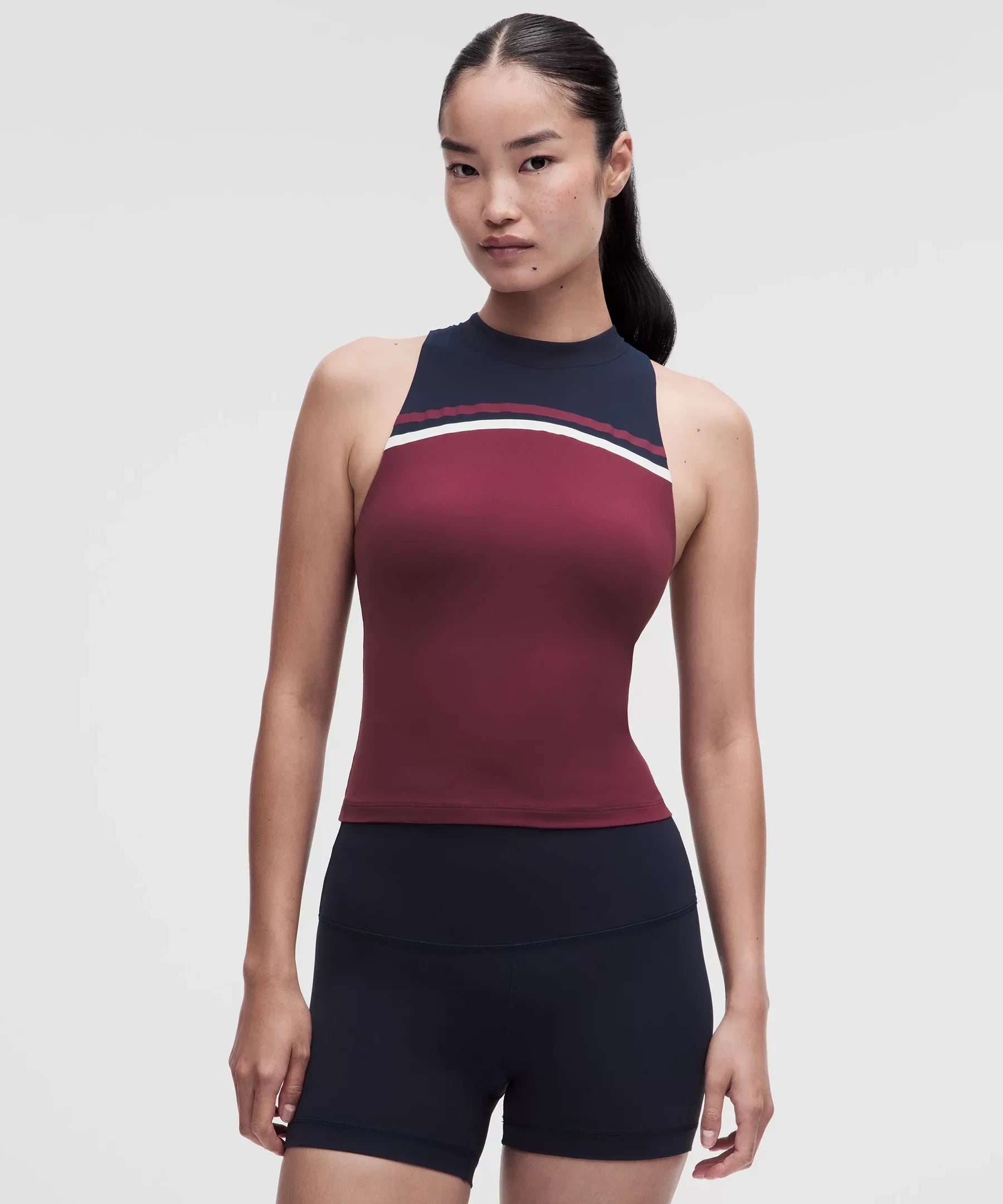 Camiseta sin mangas con cuello alto