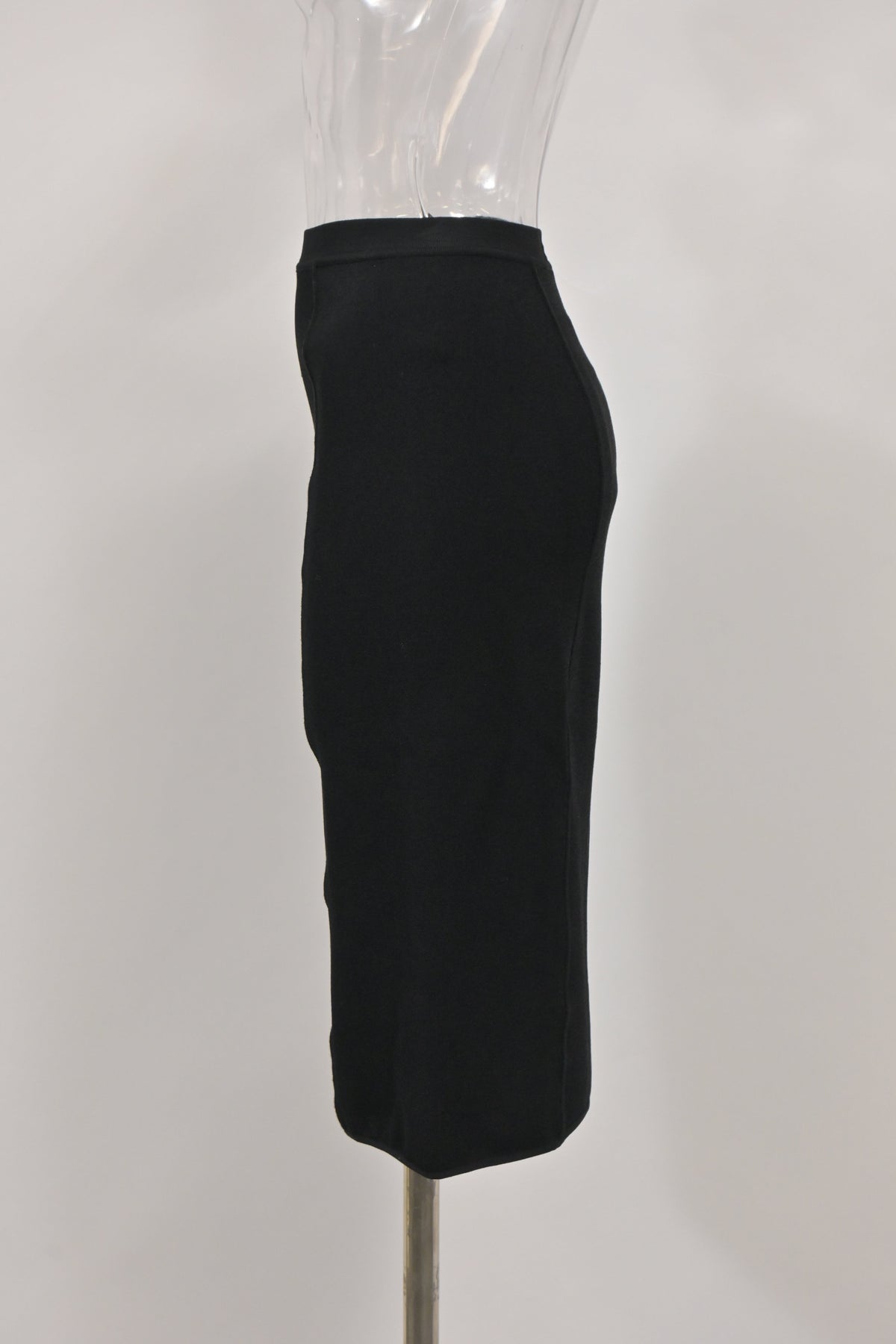 Falda de lana midi color negro