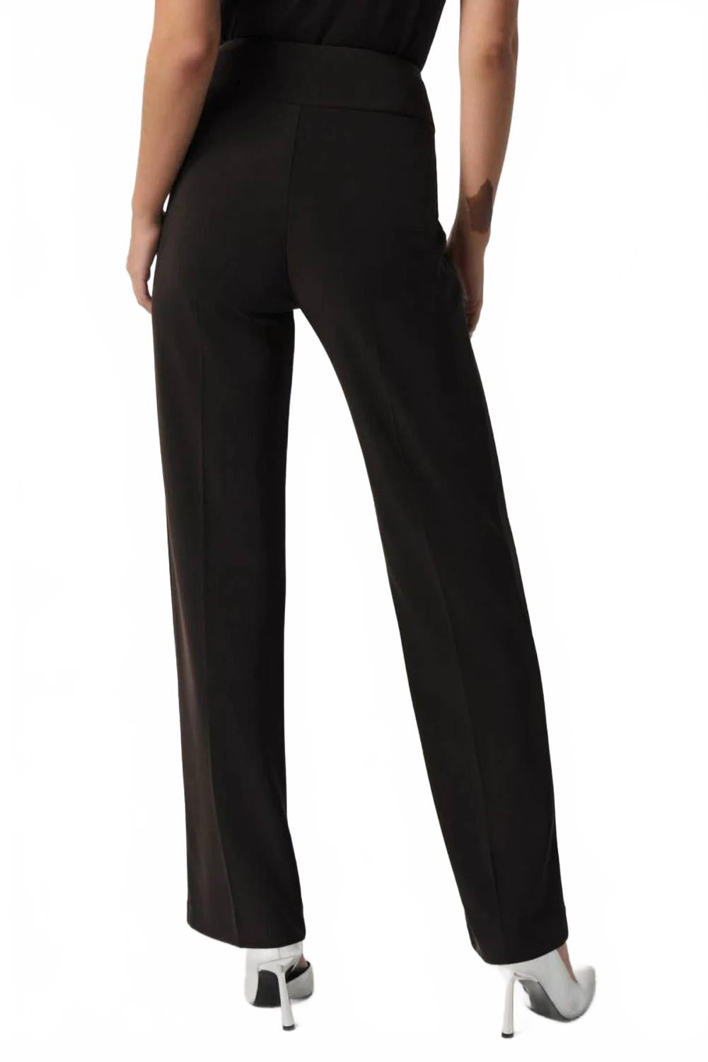 Pantalón de corte recto color negro