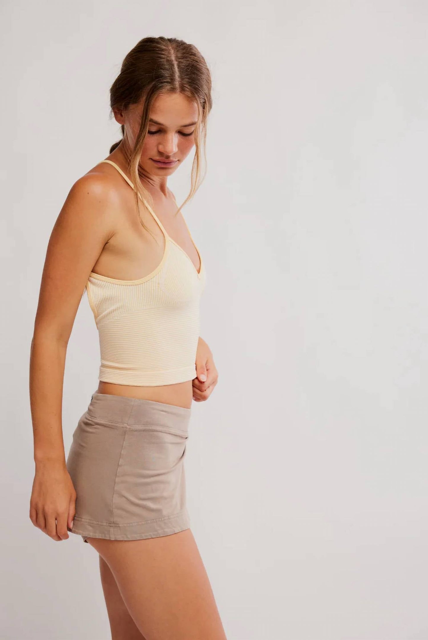 Top con pliegues color amarillo