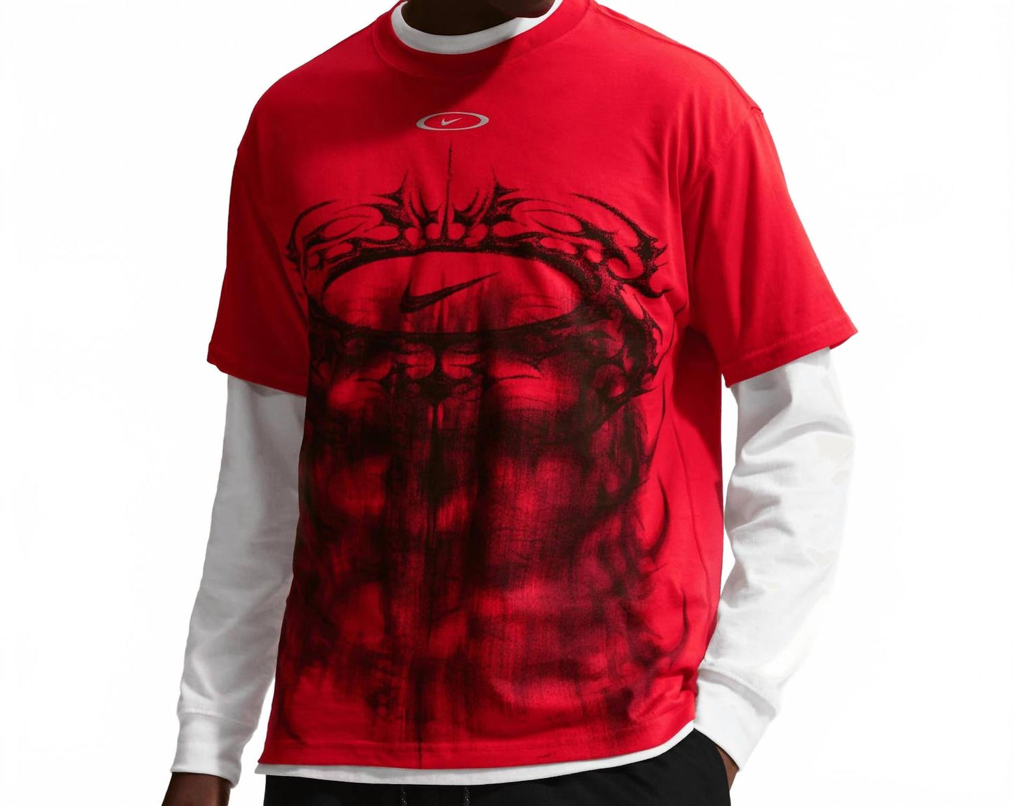 Camiseta color negro y rojo