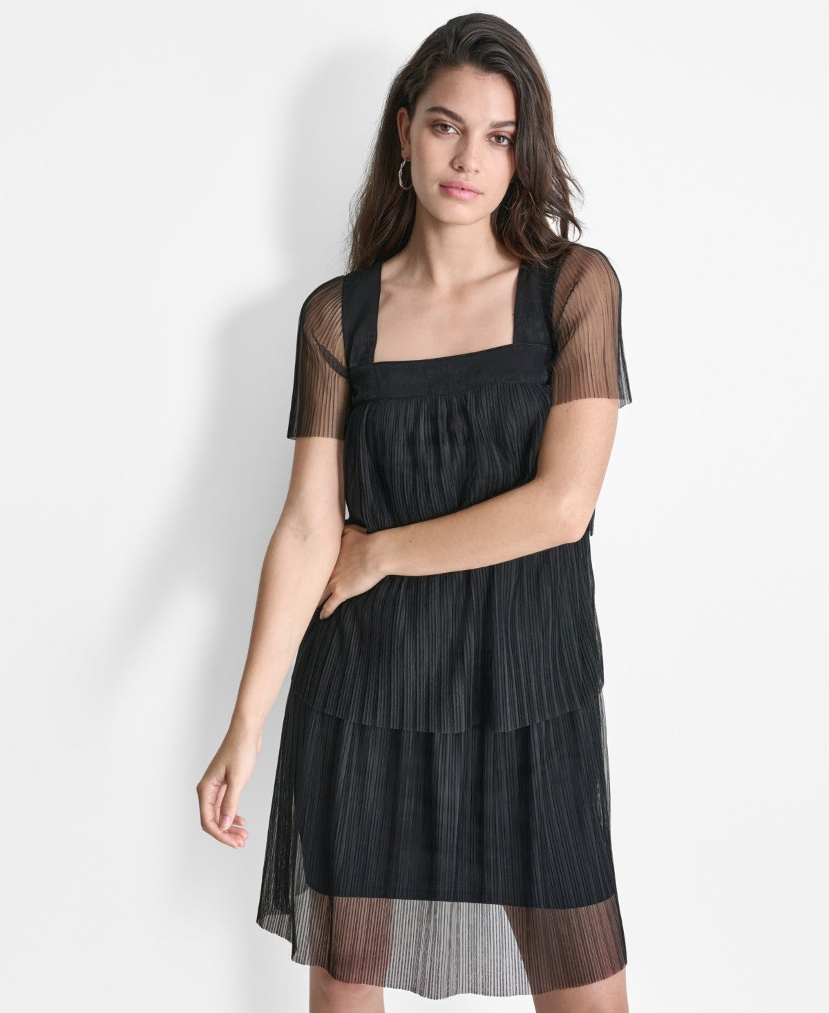 Vestido de mujer con escote cuadrado color negro