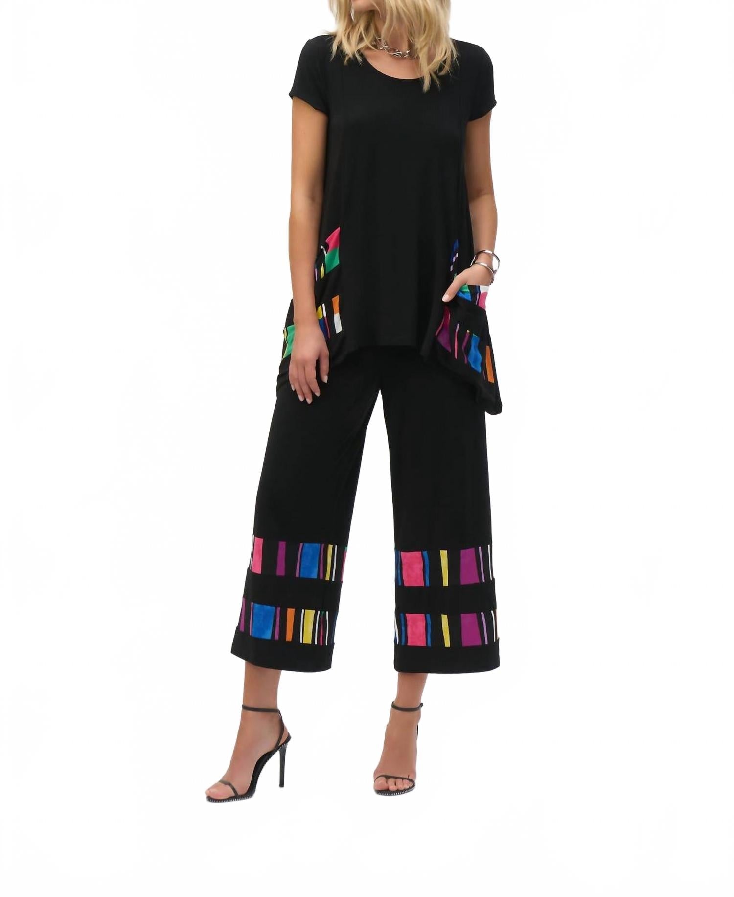 Pantalón a rayas color negro