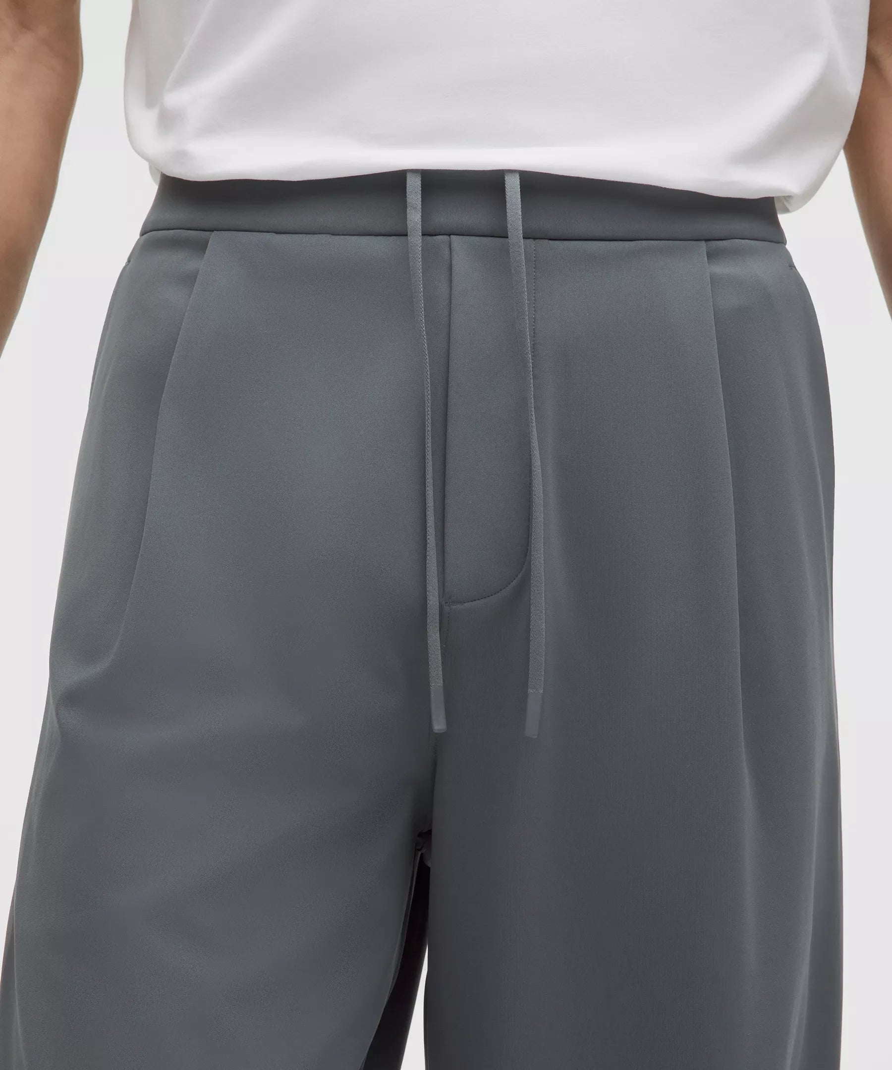 Pantalón de hombre de corte amplio con pliegues