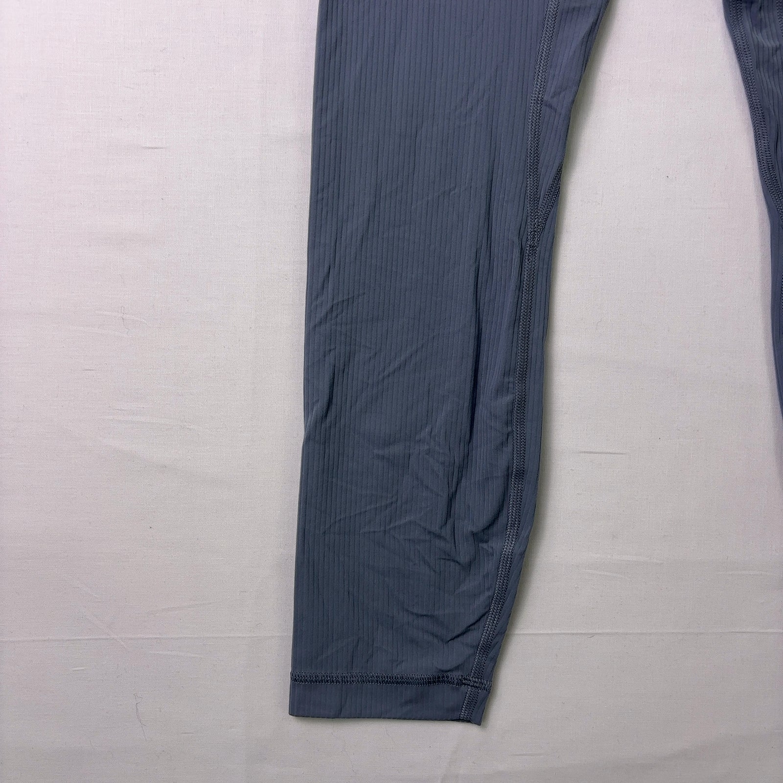 Pantalón de tiro alto con tejido acanalado