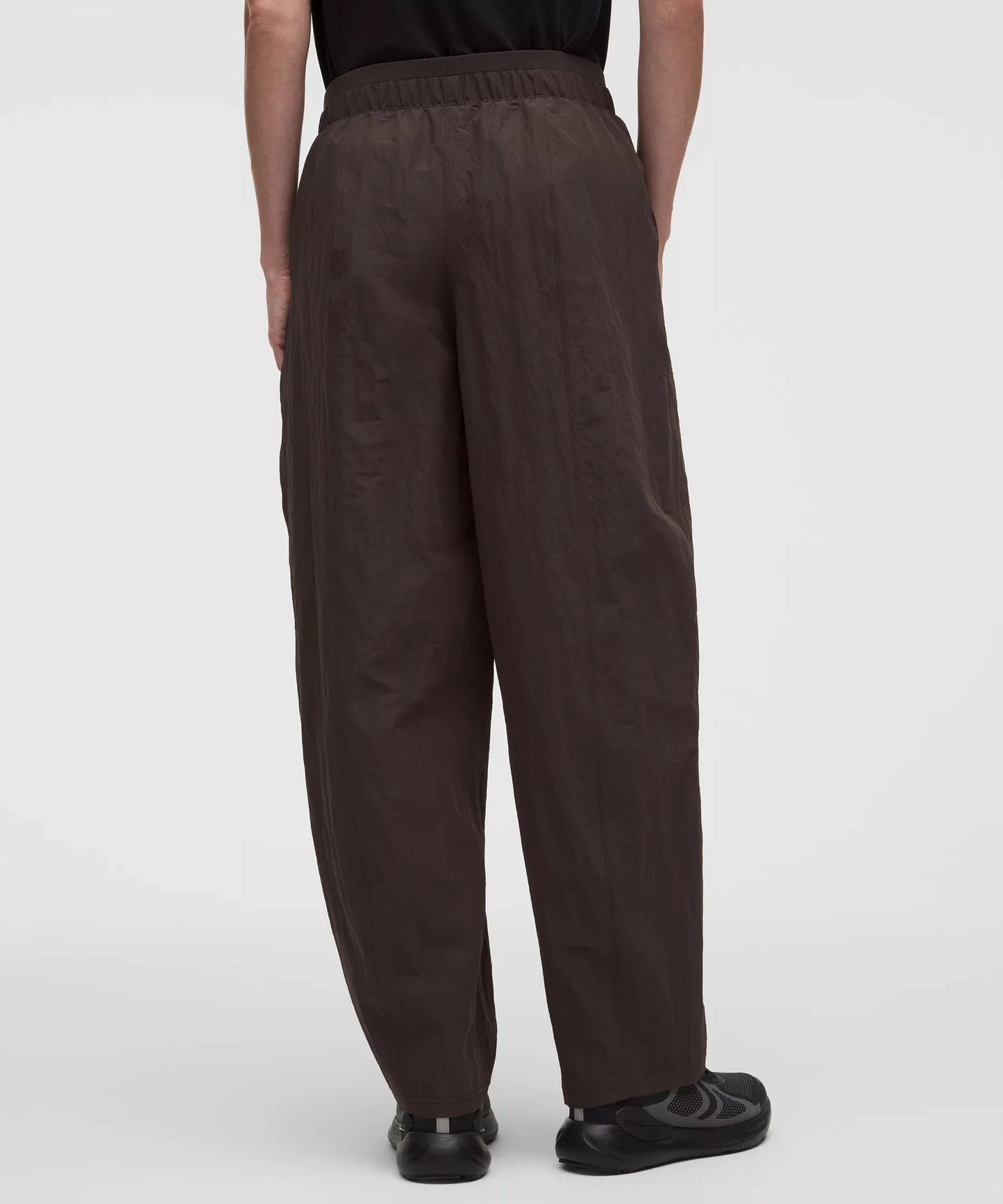 Pantalón de nailon de tiro medio
