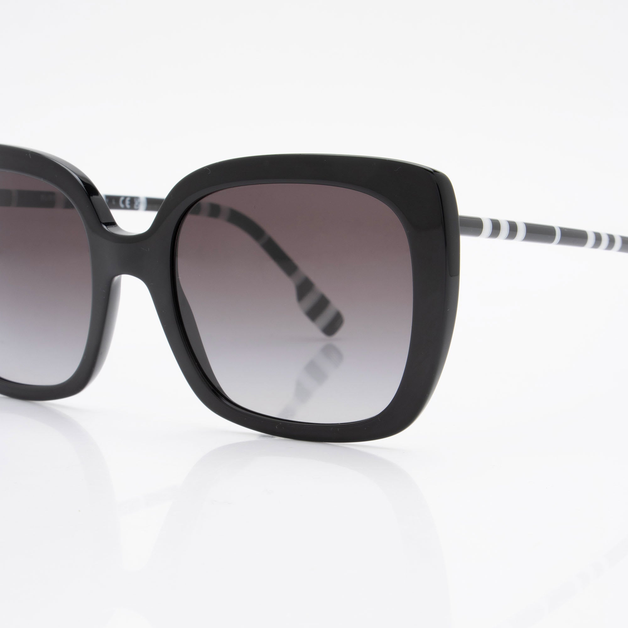 Gafas de sol de montura cuadrada