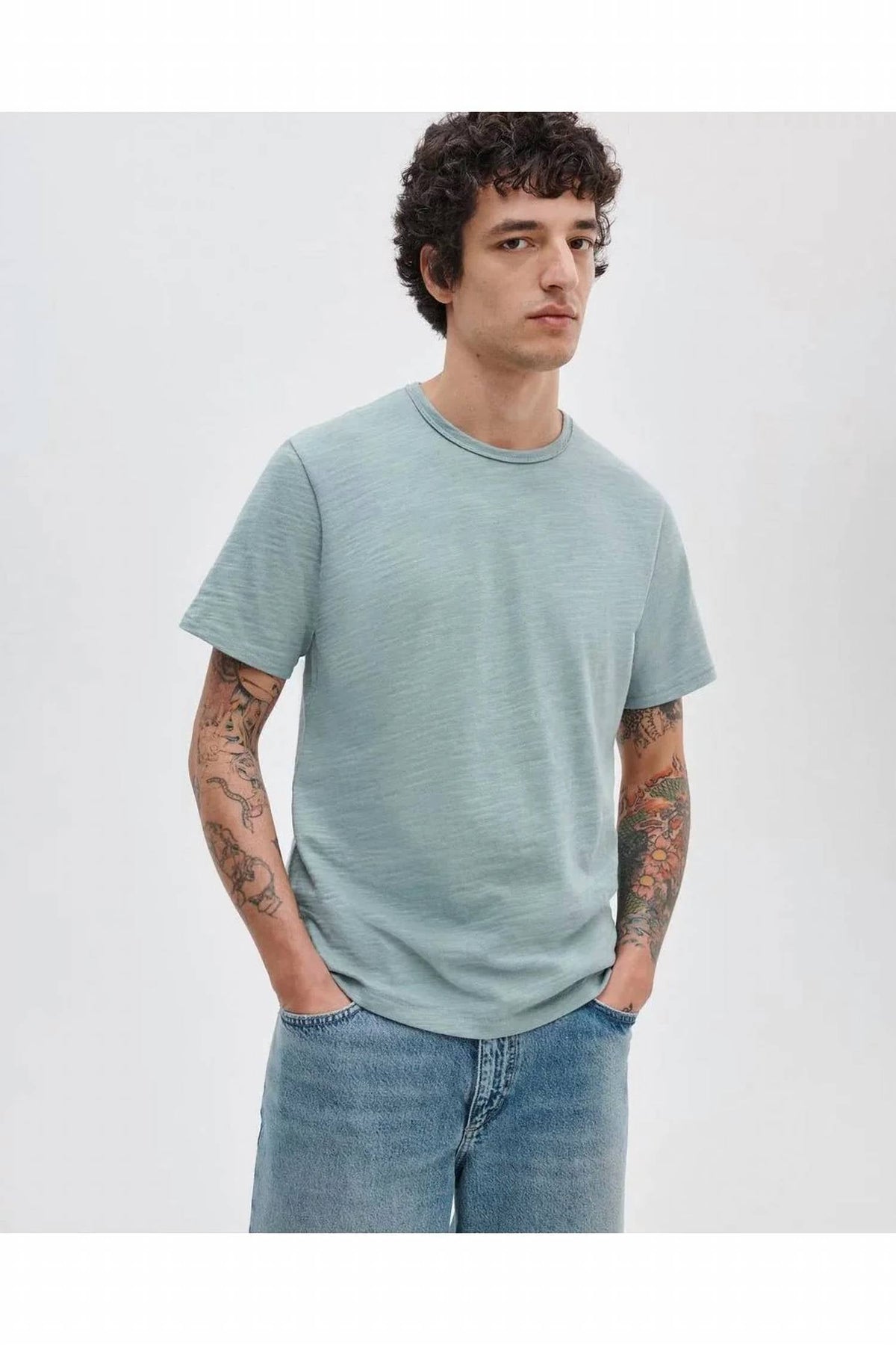 Camiseta color azul y gris