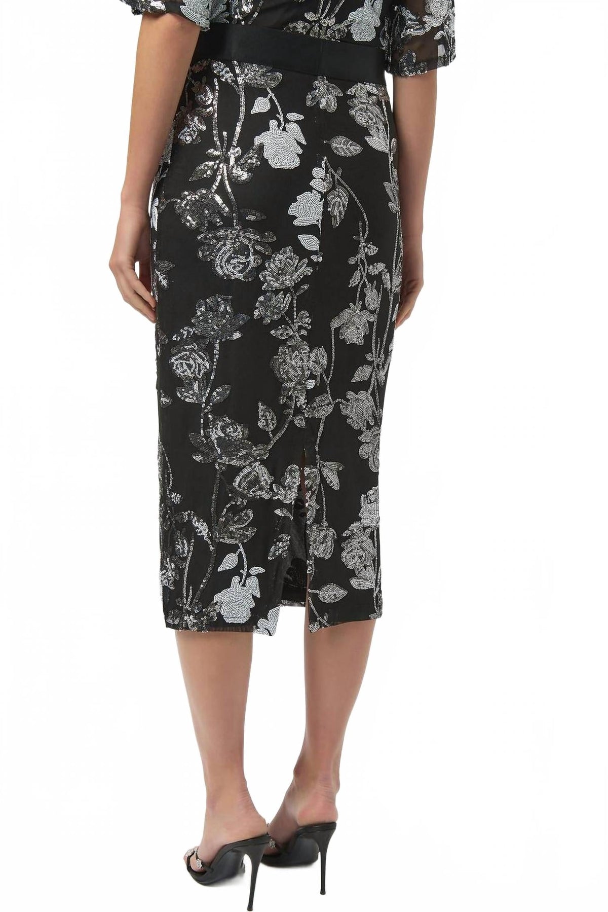 Falda midi con estampado floral con lentejuelas color negro