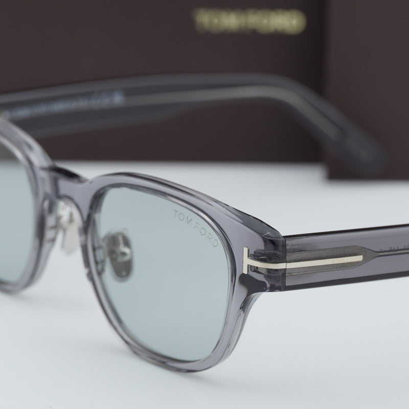 Gafas color gris claro y gris