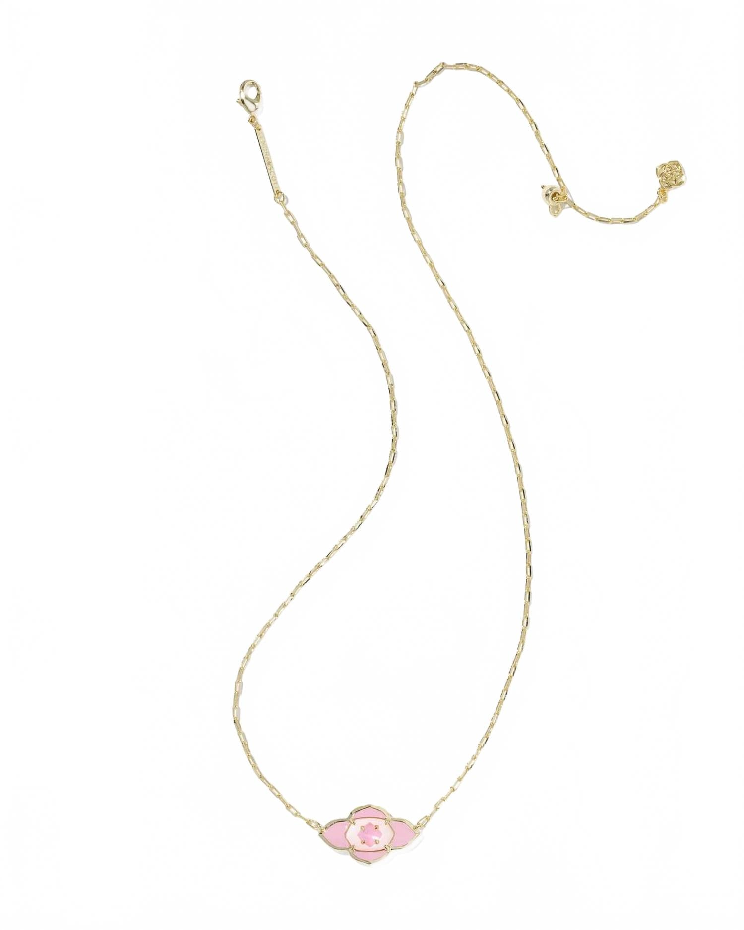 Collar color rosado