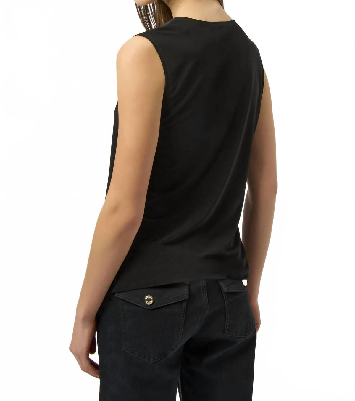 Top sin mangas con cuello en V color negro