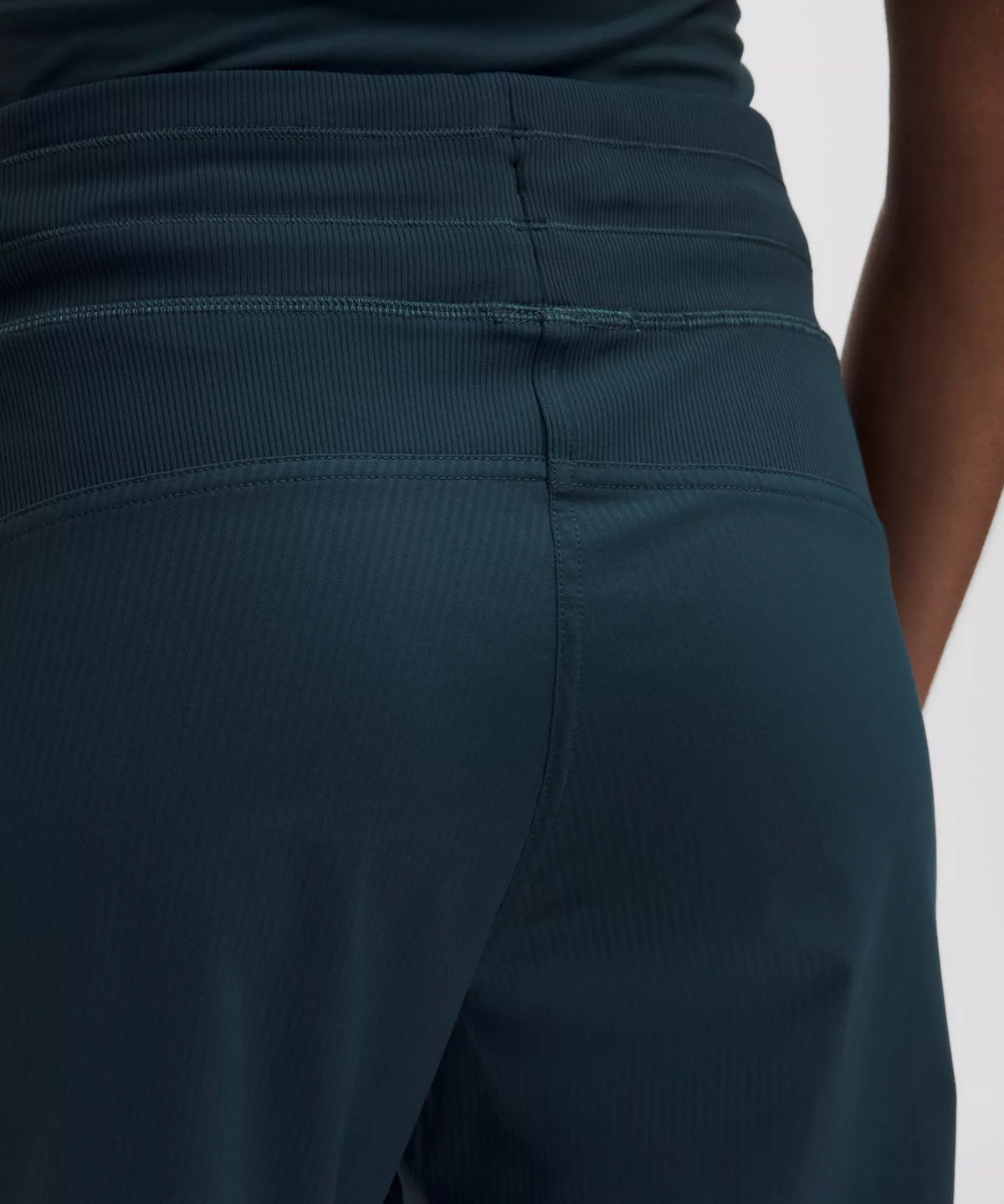 Pantalón deportivo de tiro medio