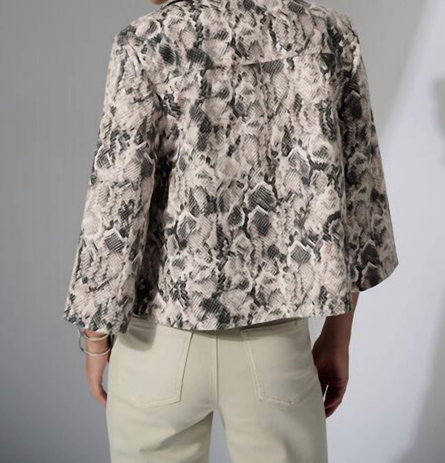 Chaqueta color beige