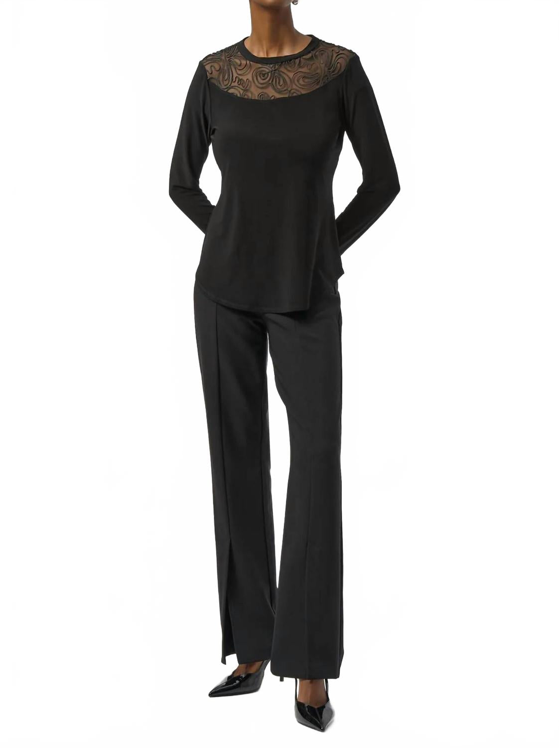 Top con cuello redondo color negro