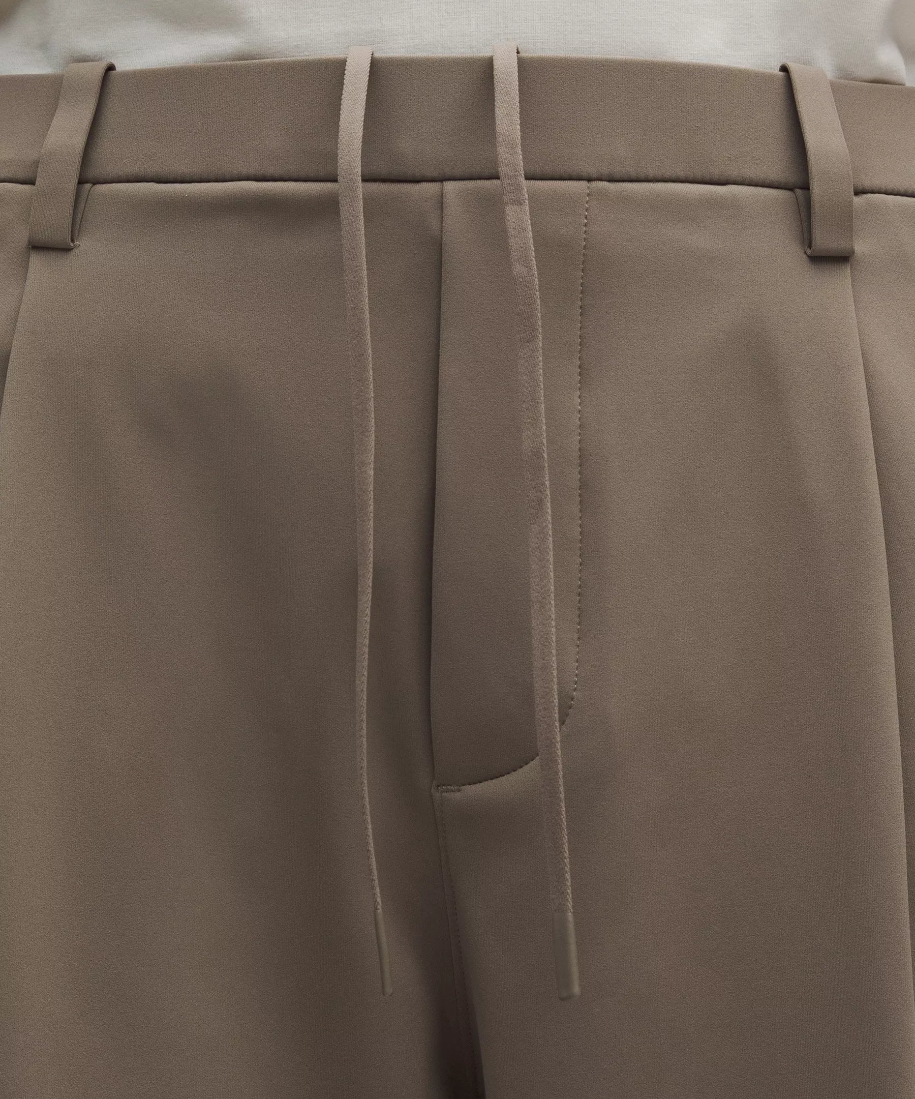 Pantalón de hombre con pliegues