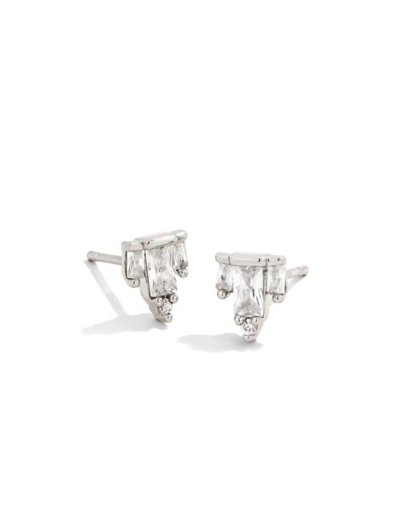 Aretes de mujer color blanco y plateado