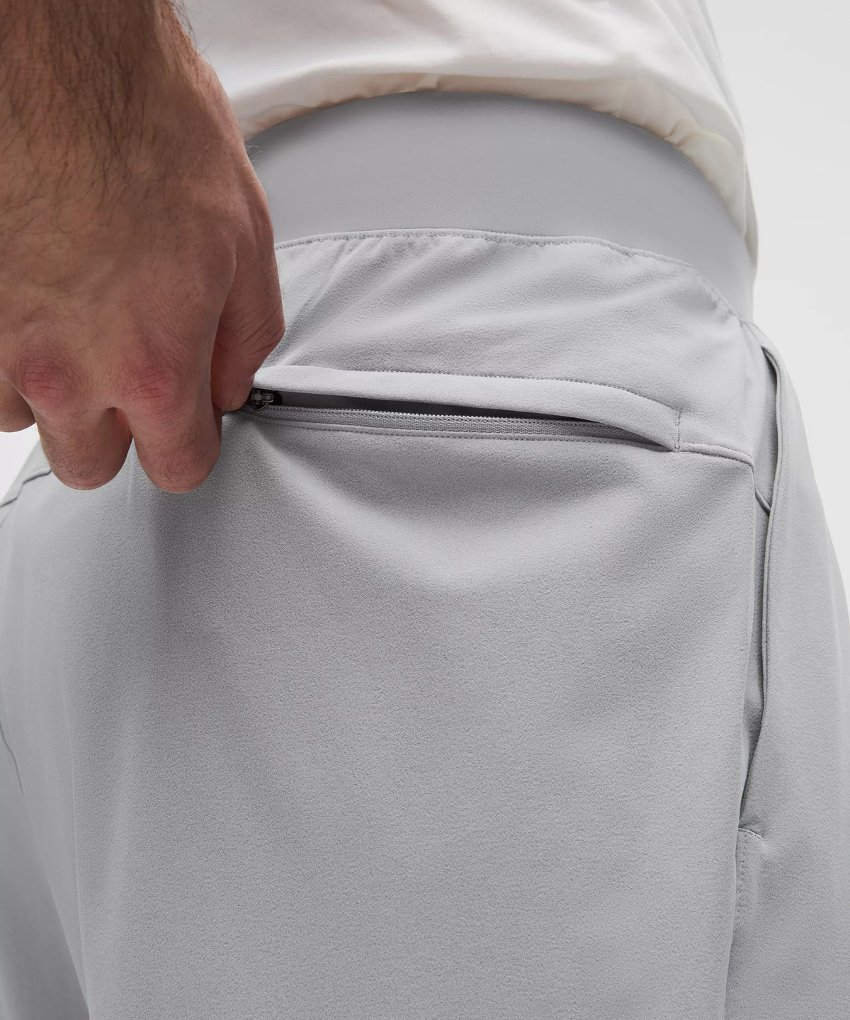 Pantalón de corte ajustado
