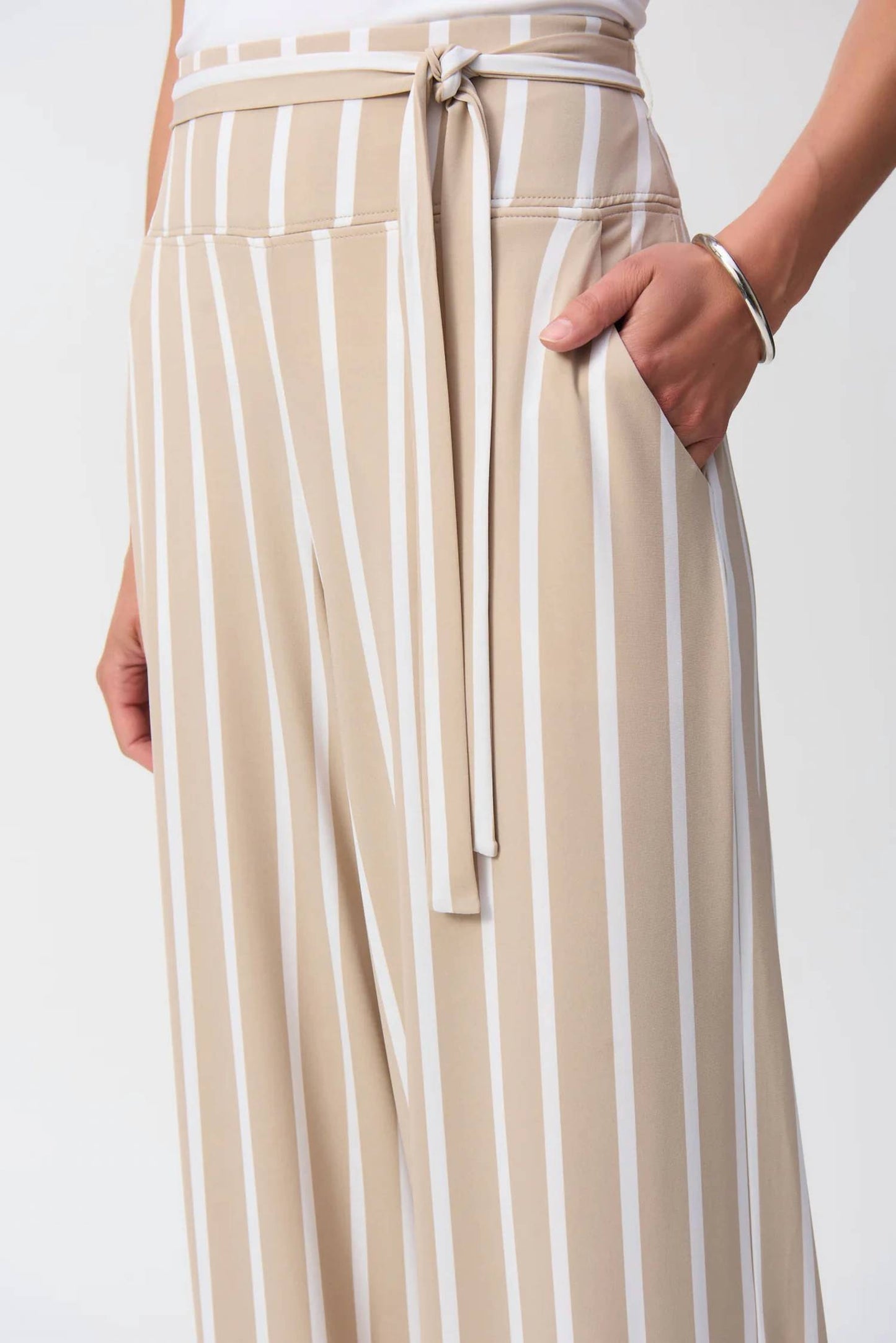 Pantalón de pierna ancha a rayas