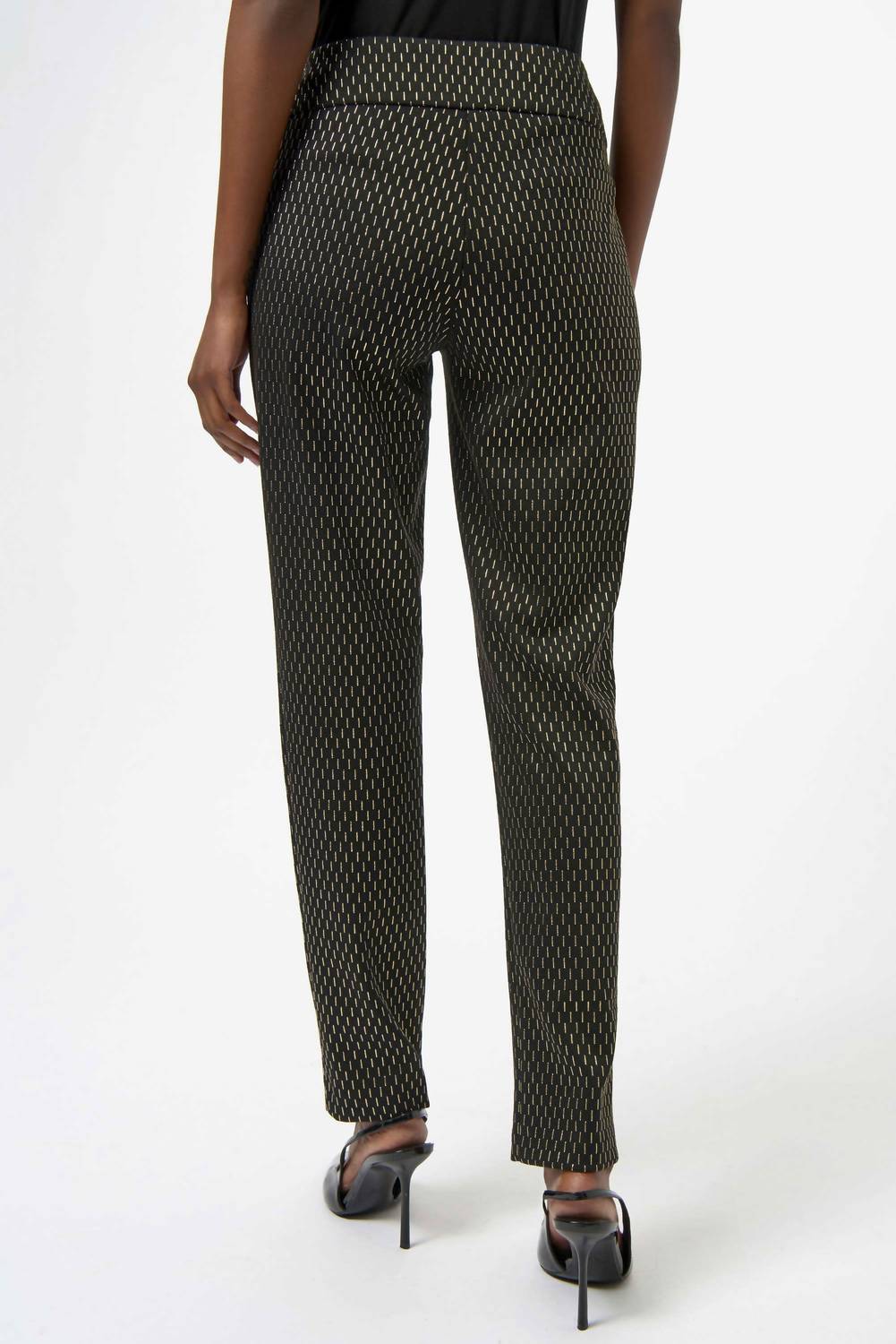 Pantalón color negro y dorado