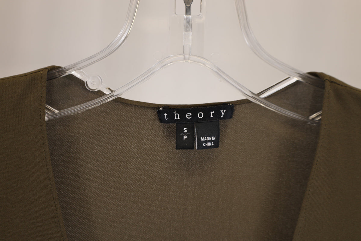 Camiseta sin mangas de seda con cuello en V color verde