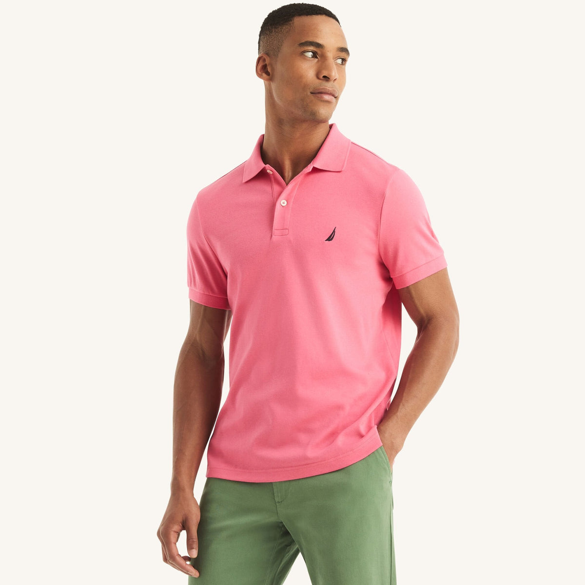 Polo de corte ajustado