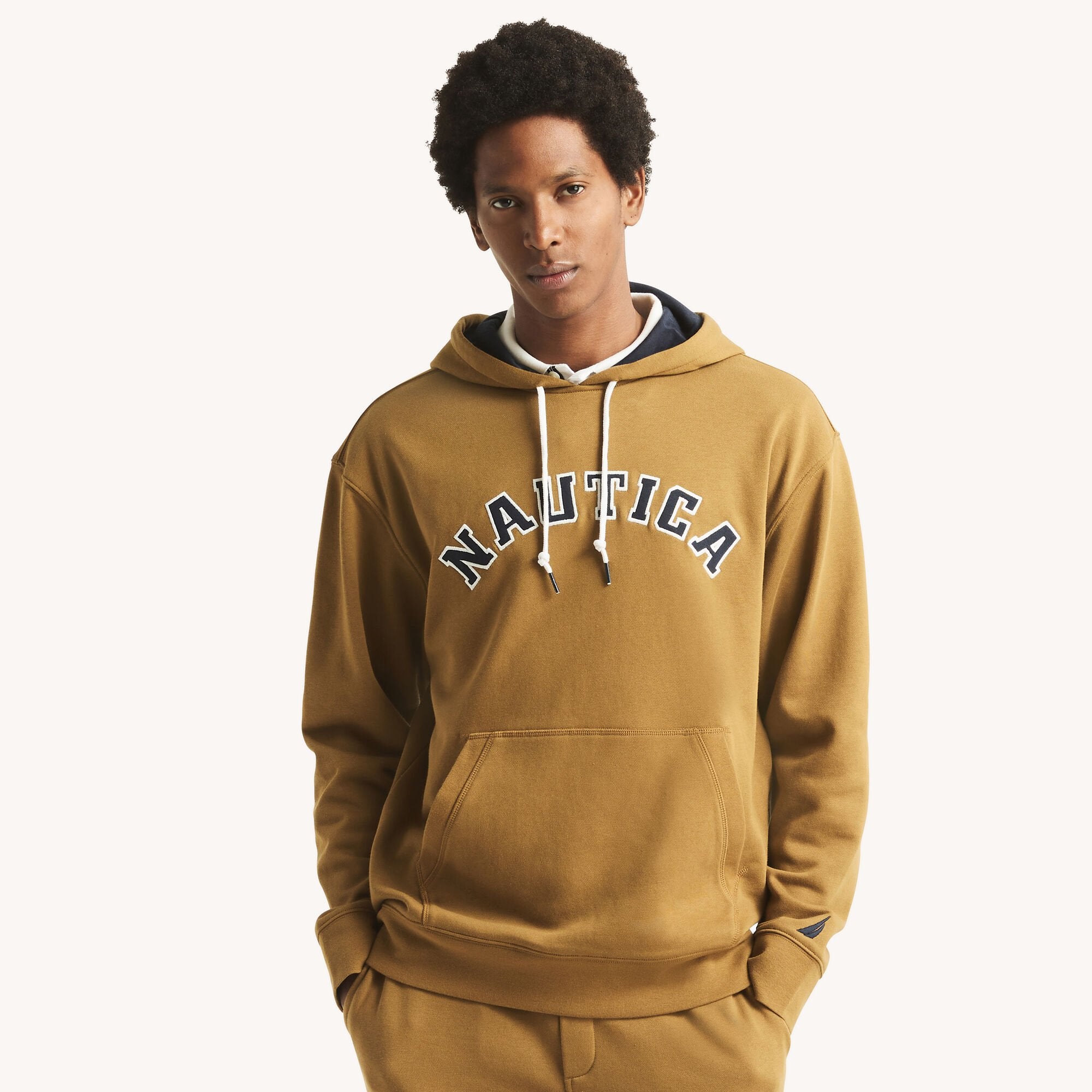 Buzo con capucha de hombre