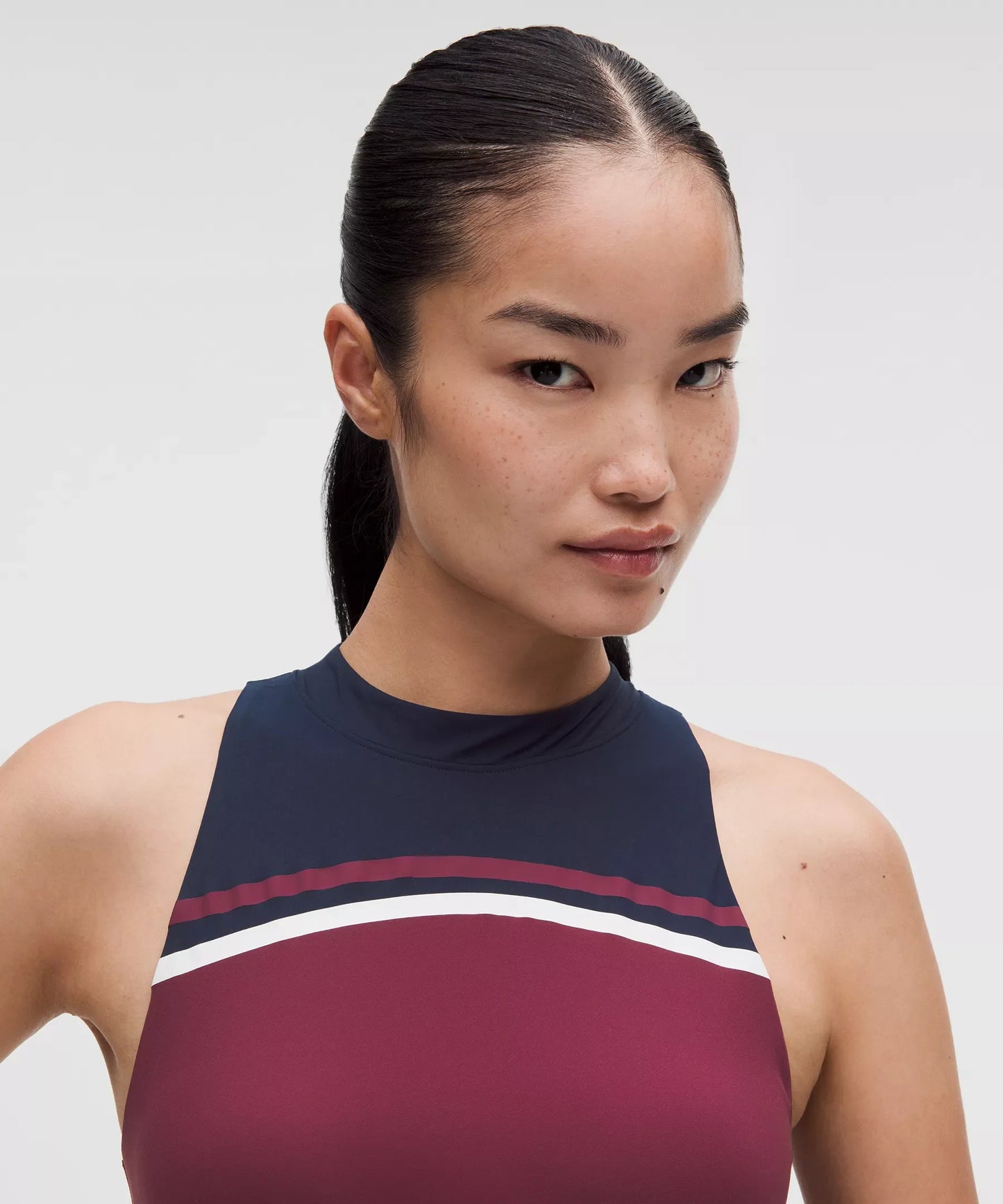 Camiseta sin mangas con cuello alto