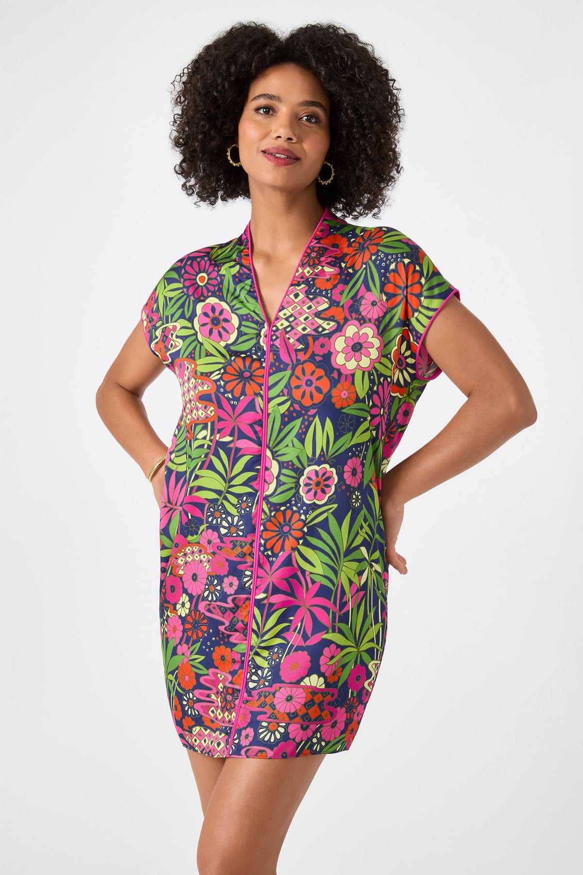 Vestido corto de manga corta