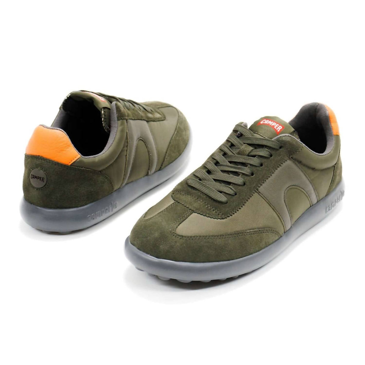 Tenis de hombre color verde