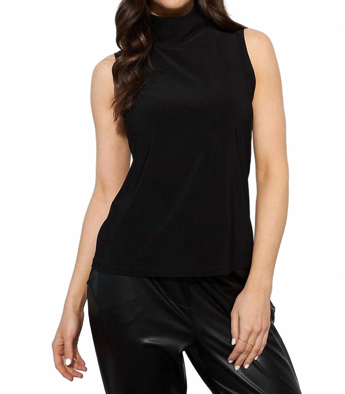 Top sin mangas con cuello alto color negro